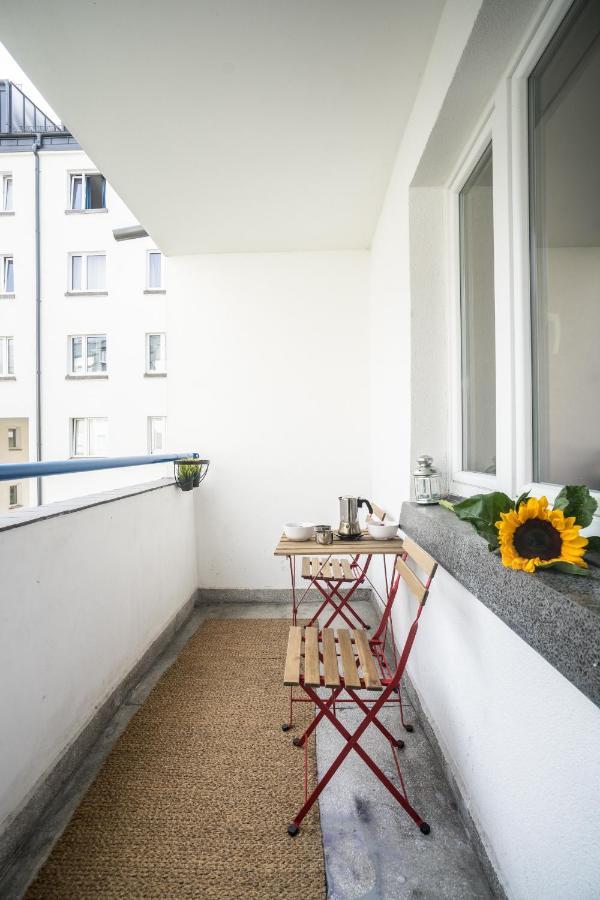 Oomph 3-bedroom Flat Apartment Warsaw